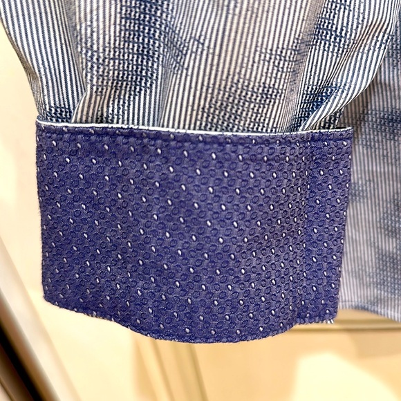 JOHNSON & MURPHY TAILORED FIT BLUE AND WHITE COTTON SHIRT WITH PATTERNED BUTTONS - Picture 4 of 8